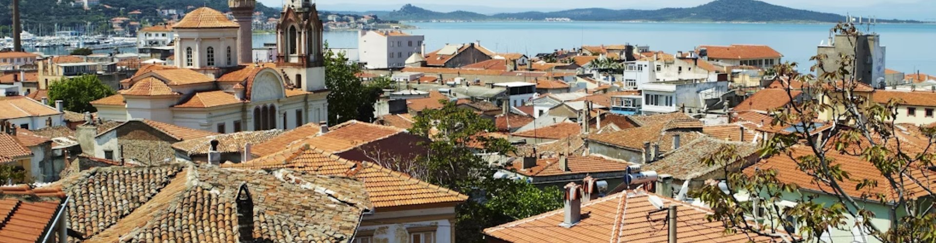 Izmir, TR cityscape